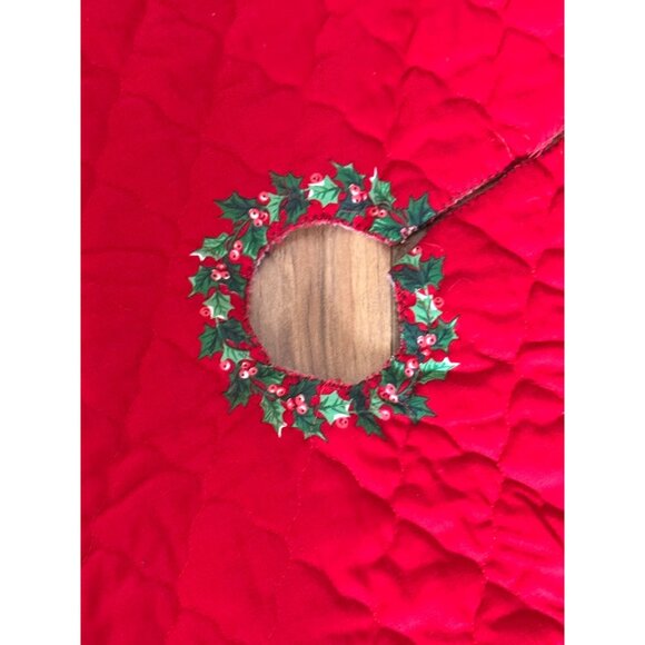 Quilted Christmas Tree Skirt/ Round Table Cloth Cardinals & Holly Wreath - Picture 6 of 9